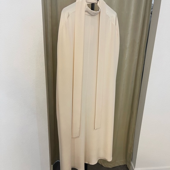 NWT CIARA JUAN CARLOS OBANDO Avalon Crepe Floor Length Cape - Picture 4 of 11